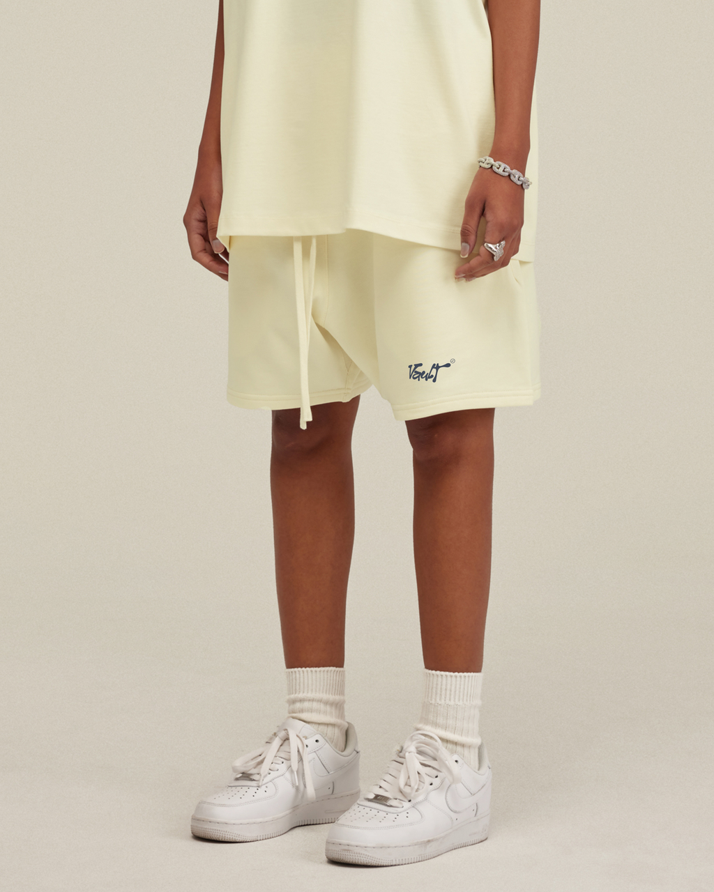 BEIGE SHORT