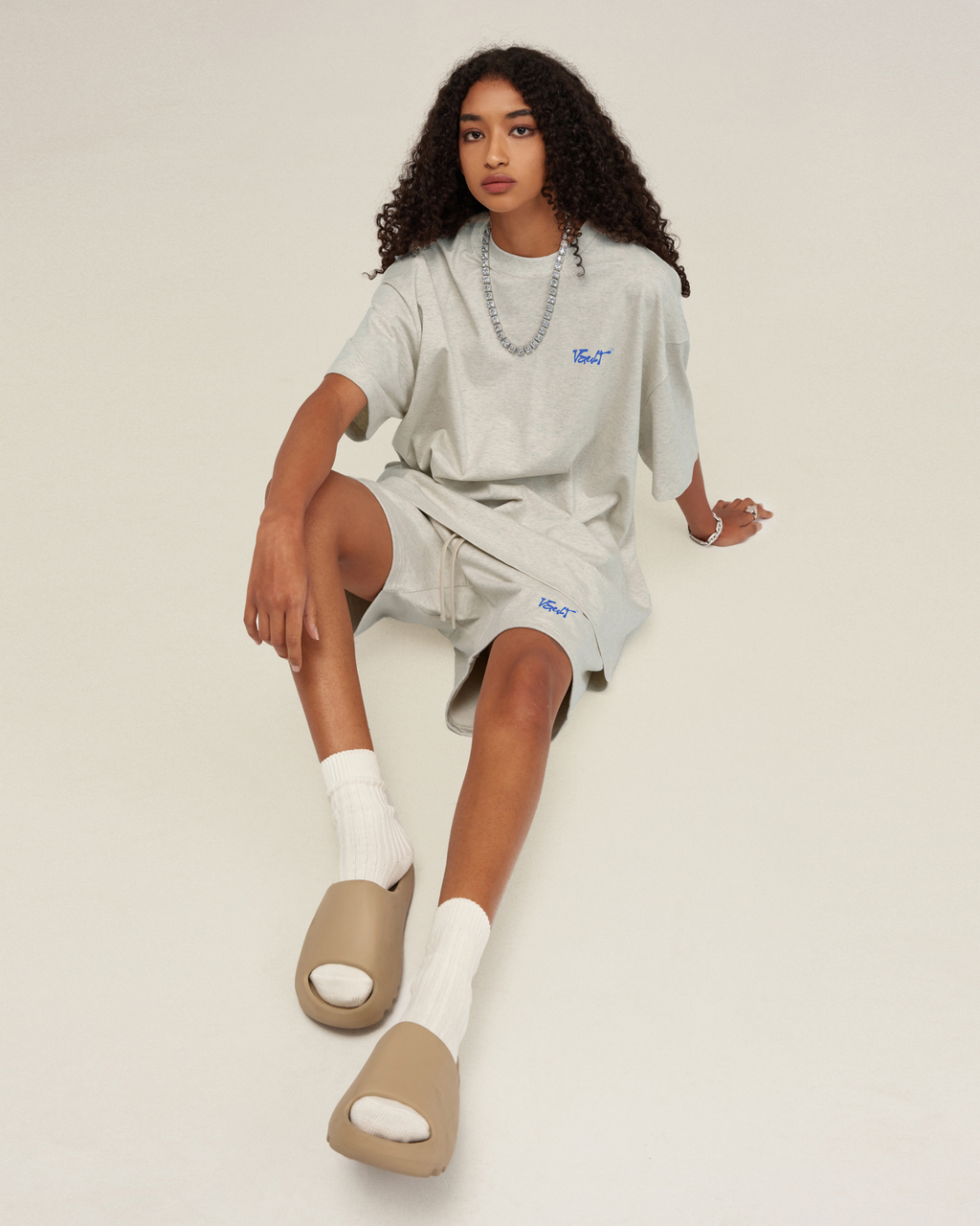 GREY TEE